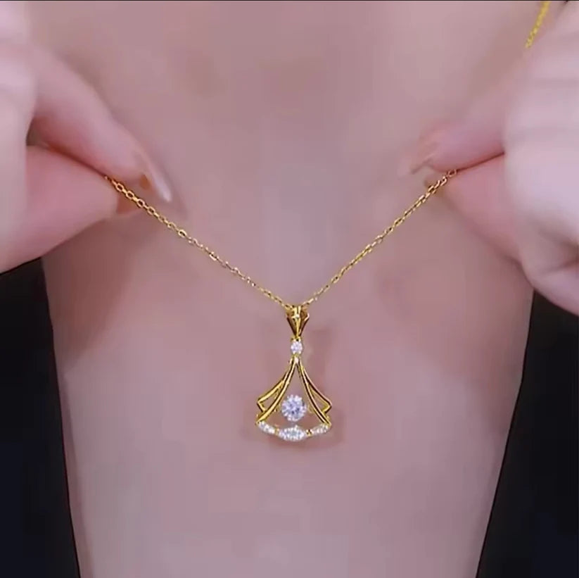 24K Gold Plated Fan Necklace – قلادة مروحة مطلية بالذهب عيار 24 قيراطًا - قلادة أنيقة للنساء