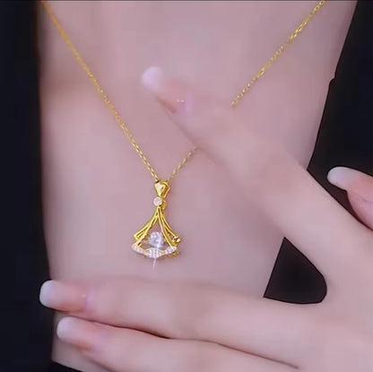 24K Gold Plated Fan Necklace – قلادة مروحة مطلية بالذهب عيار 24 قيراطًا - قلادة أنيقة للنساء